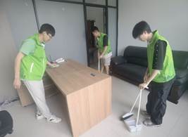 小孩们在房间里 AI 生成的内容可能不正确。